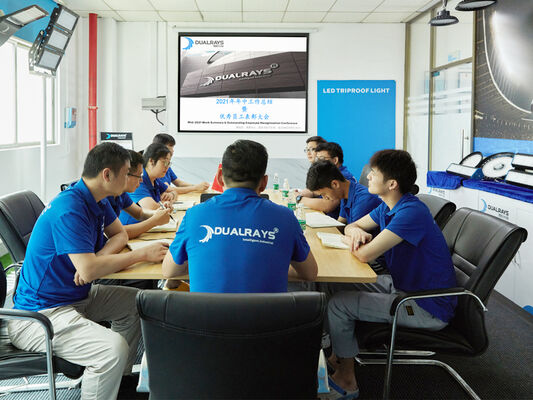 Влагозащищенный светодиодный светильник D4 160LPW с аварийным режимом 4 Вт@3 часа, готовый к работе, Plug and Play, прост в обслуживании​ Подходит для парковок и освещения